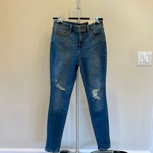 NTW Universal Thread Distressed Skinny Jeans